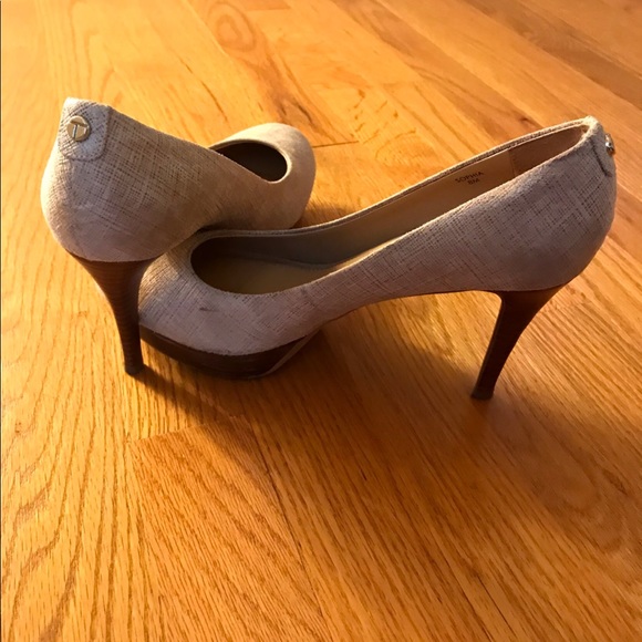 Heels - Picture 2 of 4